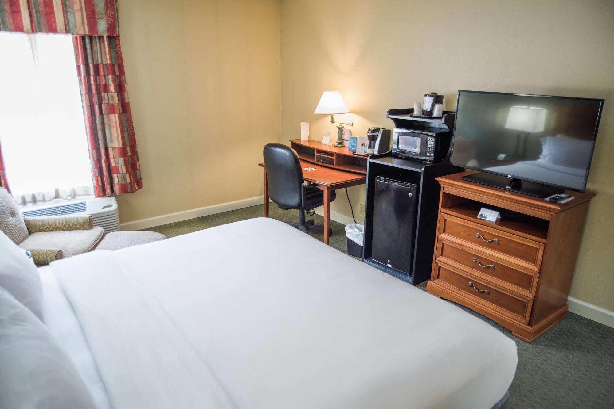 Holiday Inn Express Hotel & Suites Conover - Hickory Area By Ihg Extérieur photo