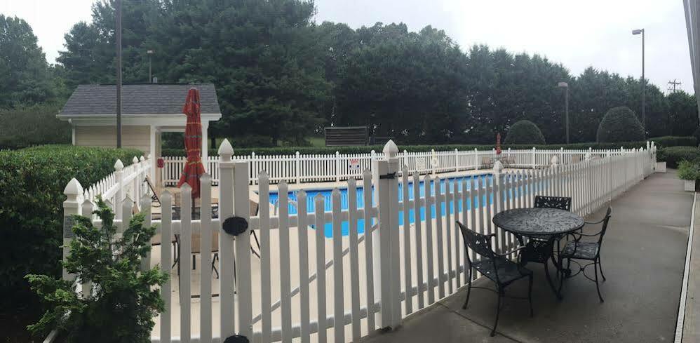 Holiday Inn Express Hotel & Suites Conover - Hickory Area By Ihg Extérieur photo